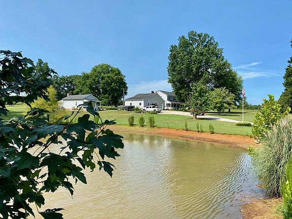 3rd image of 3494 Country Club Dr