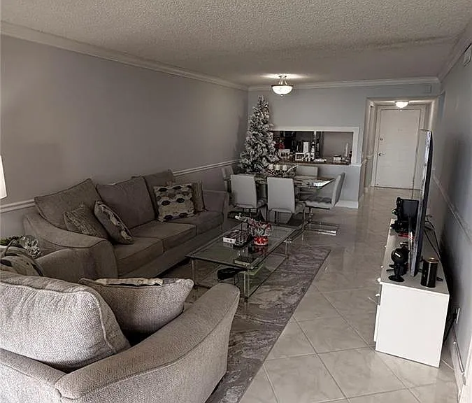 110 Lake Emerald Dr #107 — Photo 7