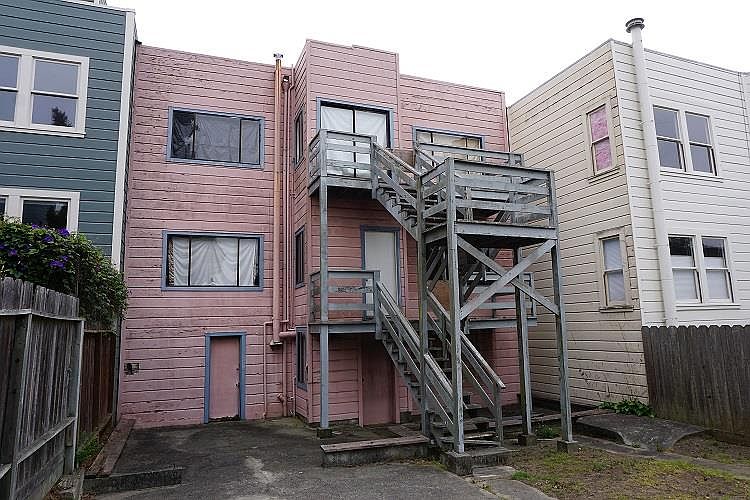 2nd image of 125 Ashbury St