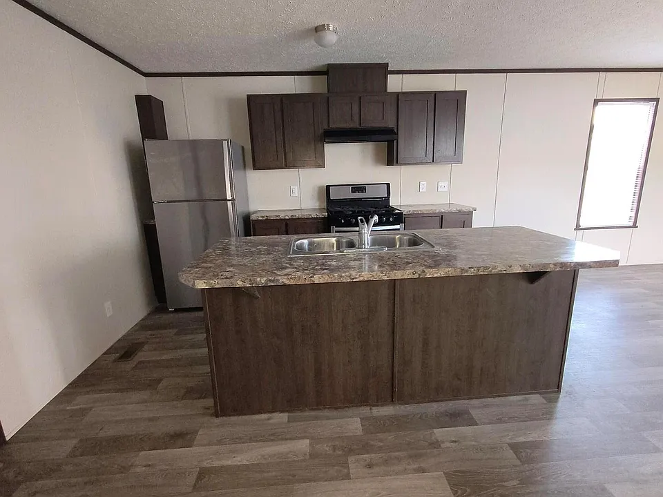 13 E Ashwood Dr