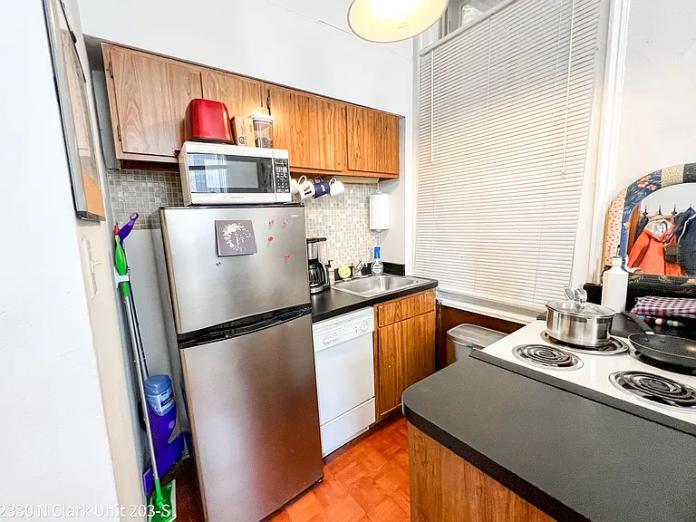 2330 N. Clark St. — Photo 3