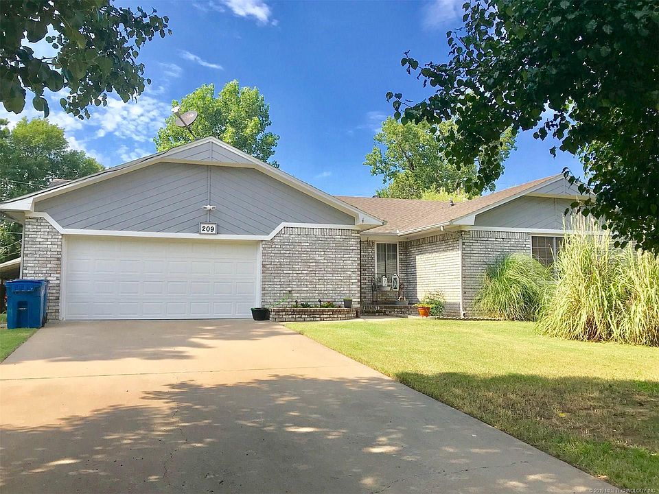 1st image of 209 Saunier Way