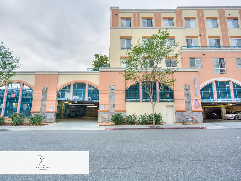 580 W Main St #302 — Photo 39