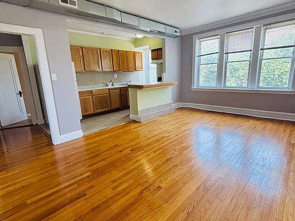 2nd image of 3413 N Milwaukee Ave Unit 2