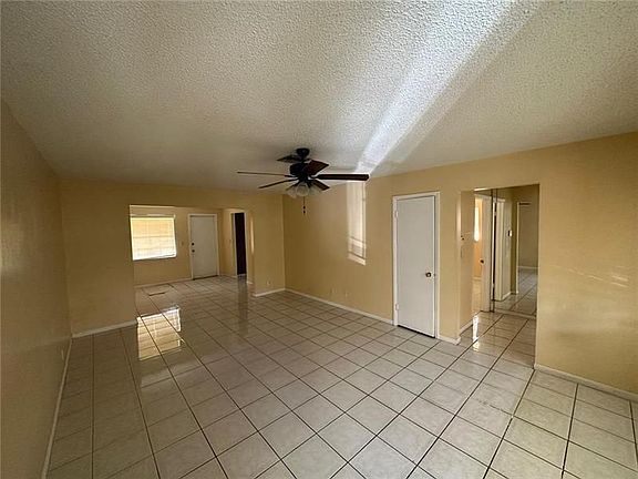 2nd image of 3880 Woodside Dr APT B