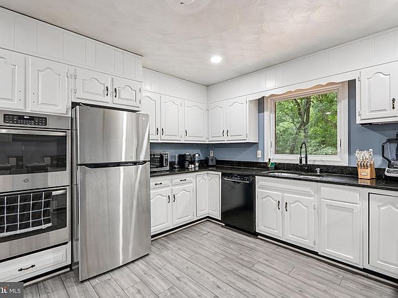 2nd image of 8304 Mariner Ct