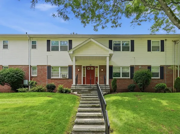 90 Colonial Cir Unit D, Chicopee, MA 01020