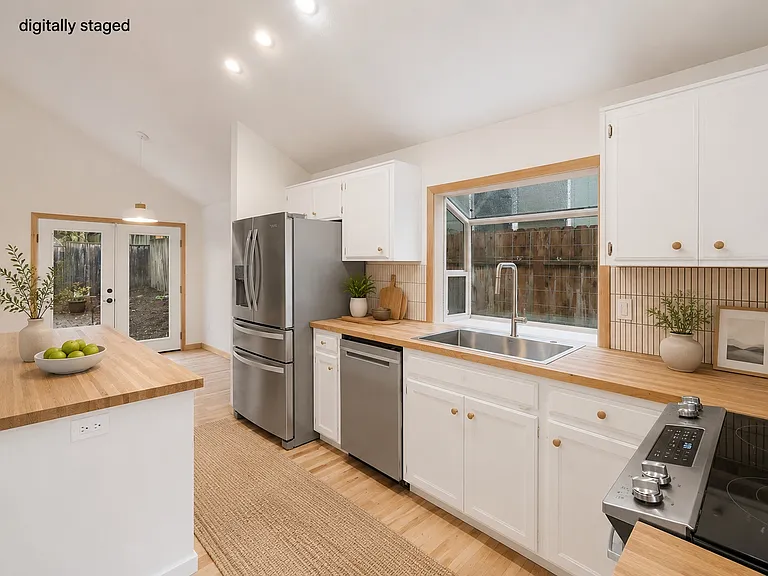 10946 SW 65th Ave — Photo 6