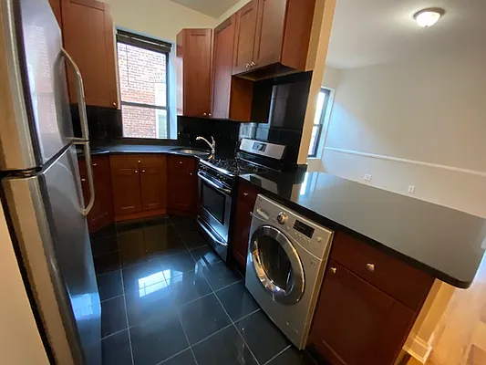 Rented by Mdays Realty | media 37