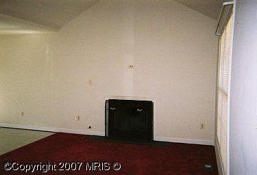 living room w/gas or wood fireplace