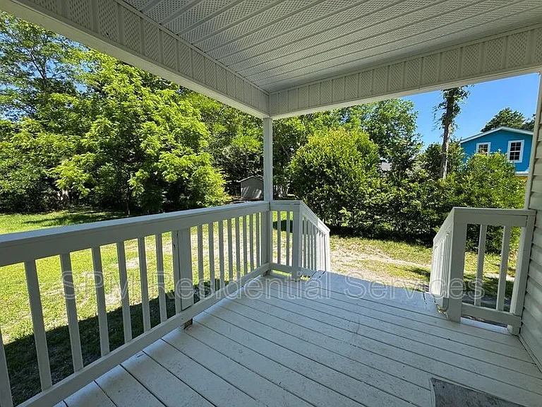 553 Manly Ave — Photo 20