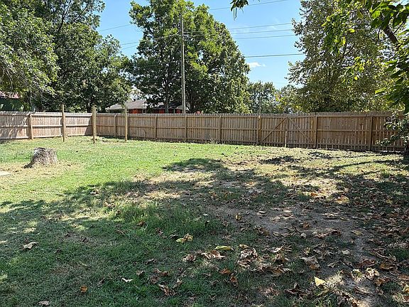 5th image of 406 Circle Dr