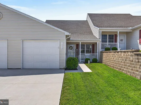 1332 Pleasant View Dr #75, Spring Grove, PA 17362