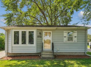 1711 Huntington Rd, Waterloo, IA 50701