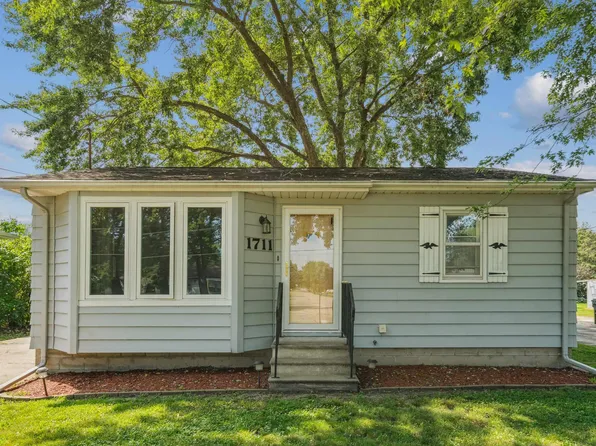 1711 Huntington Rd, Waterloo, IA 50701