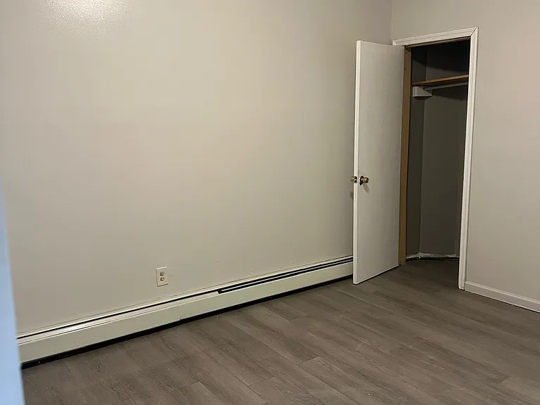 325 Grand St #2L — Photo 10