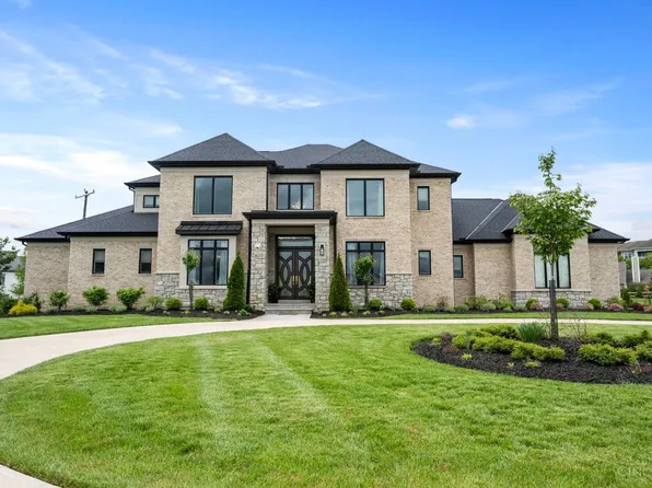 15 Old Orchard Ln, Indian Hill, OH 45242