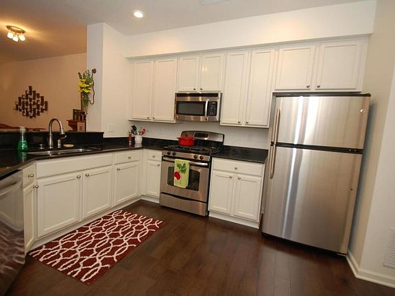 3rd image of 5428 Nottinghamshire Ln