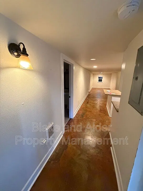2 bed, 1.0 bath, 1100 sqft, $1,795 — Photo 3