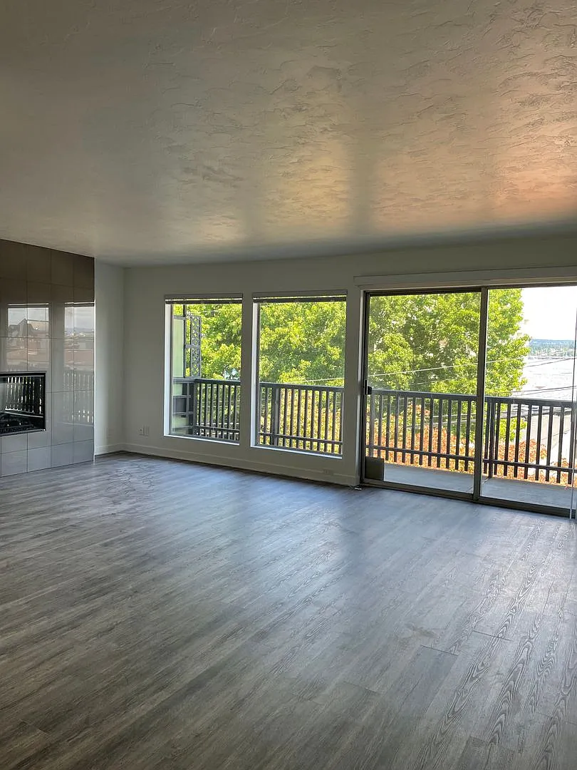 Shoreview Apartments — Photo 4