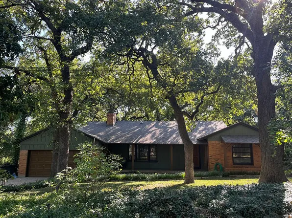 108 Woodland Dr, Irving, TX 75060
