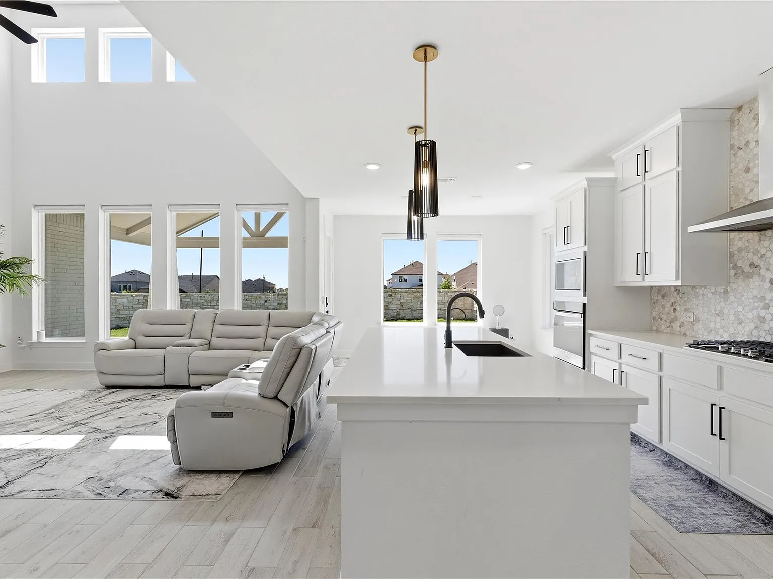 4 bed, 3.5 bath, 3502 sqft, $3,495 — Photo 2