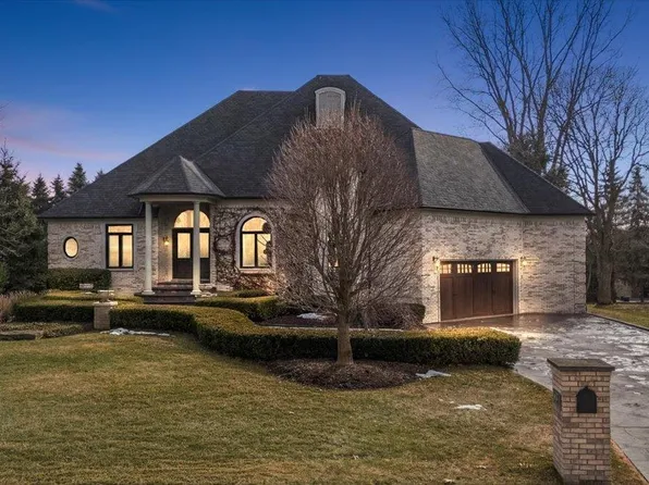 5748 Brookside Ln, Washington, MI 48094