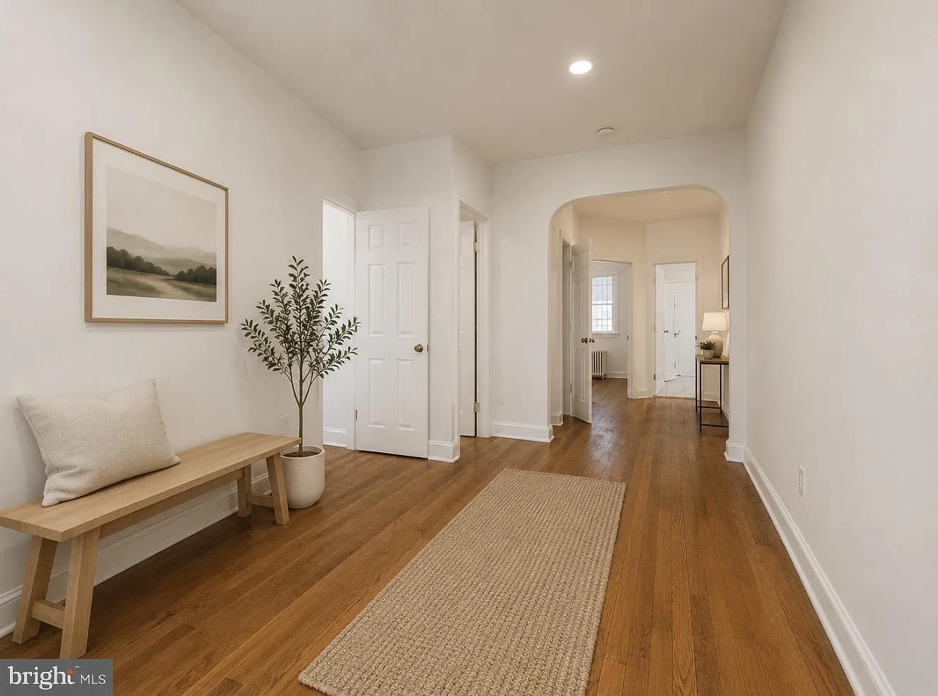 3 bed, 1.0 bath, 1052 sqft, $2,100 — Photo 3