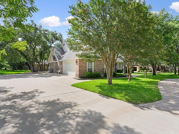 2nd image of 901 Salado Oaks Dr