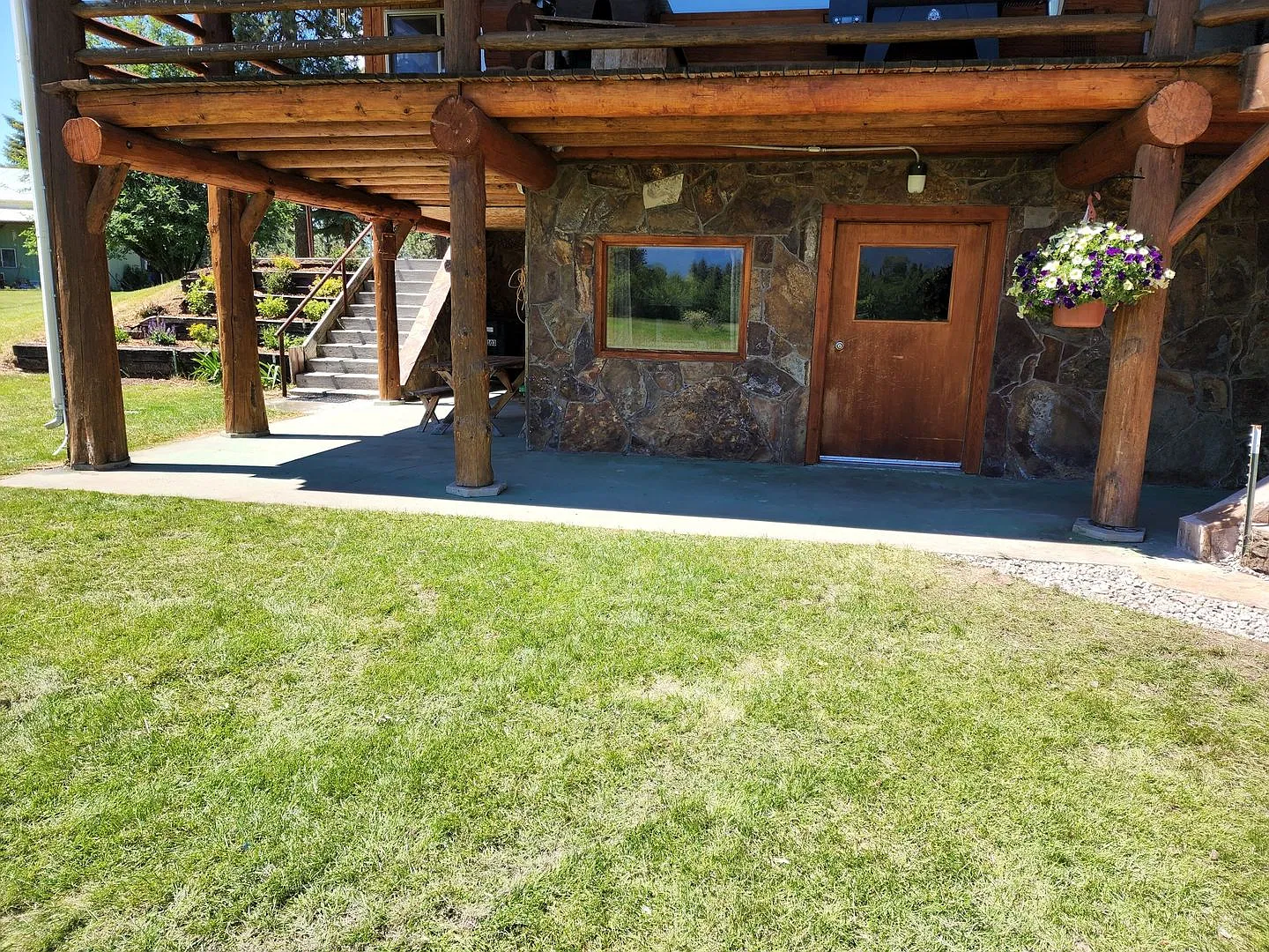 Wildlife abundant, log 2bdrm/1ba lower apartment with utilites included (Power, water, sewer, pro... — Photo 1