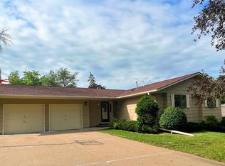 961 Hallstrom Dr, Red Wing, MN 55066