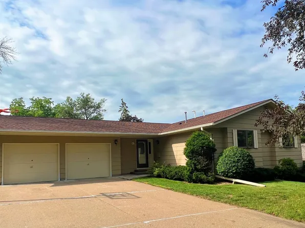 961 Hallstrom Dr, Red Wing, MN 55066