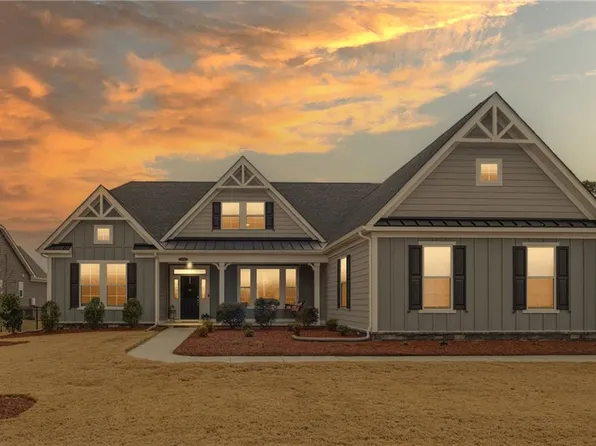 3065 Kingsfield Dr, Virginia Beach, VA 23456