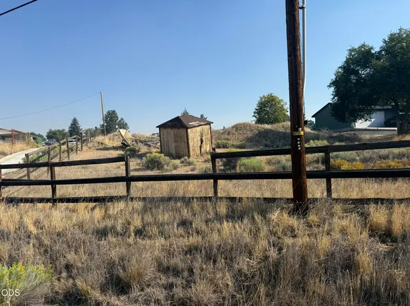 4702 SE Grizzly Rd, Madras, OR 97741