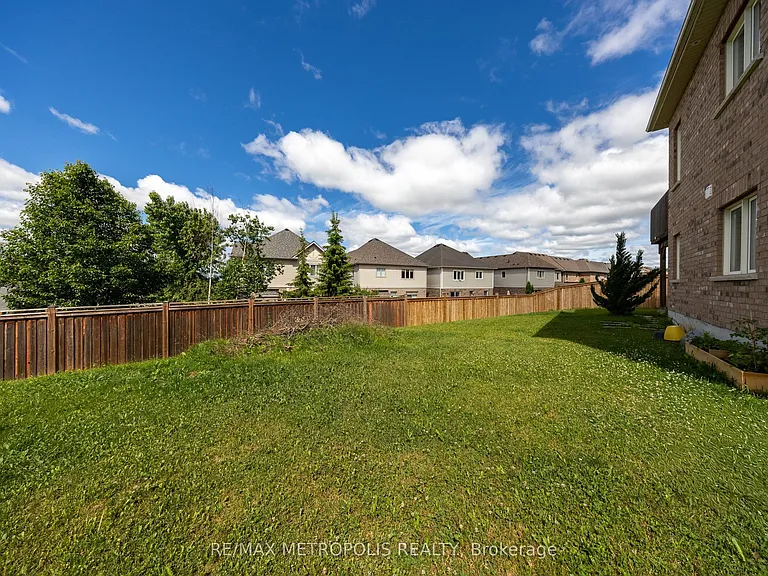 36 Michaelis St — Photo 48
