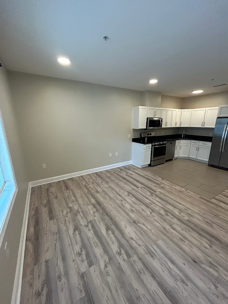 Building Photo - 2 Mayflower Ave #1D