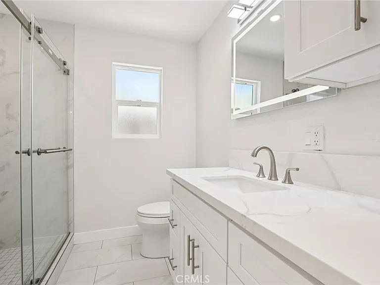11036 Scoville Ave — Photo 9