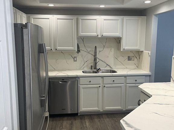 2nd image of 182 E Daisyfield Dr