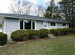 2131 S Ridgeway Dr, New Berlin, WI 53146