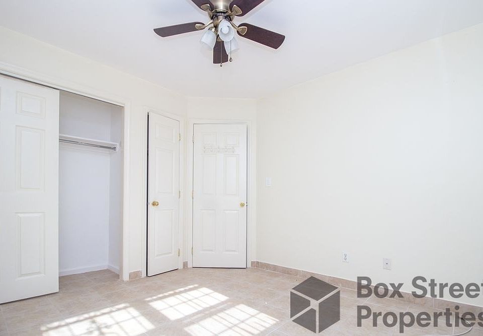 1st image of 15 Bancroft Pl #1