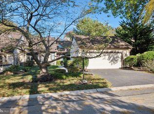 3 Hounds Run Ln, Blue Bell, PA 19422