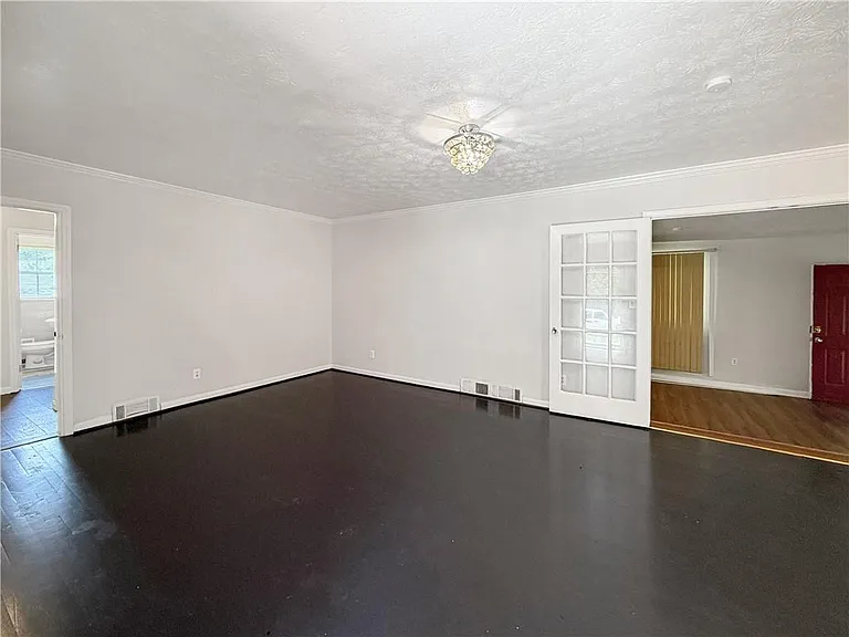 1668 Laurelwood Dr SW — Photo 3
