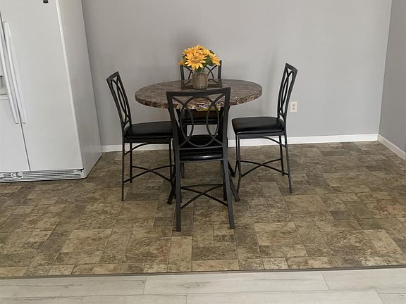 5th image of 19 Williamsburg Dr