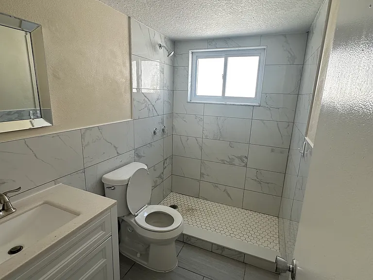 9828 Woodstock Ln — Photo 10