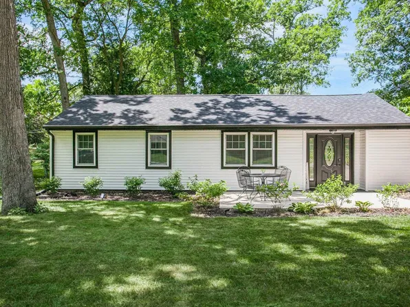 1009 White Oak Dr, South Bend, IN 46617