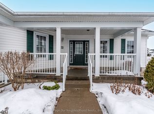 300 Croft St #3201, Pt Hope, ON L1A0E1