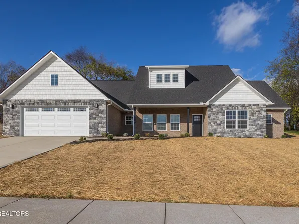 1348 Rippling Waters Cir, Sevierville, TN 37876