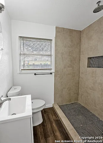122 Stolnet St — Photo 11
