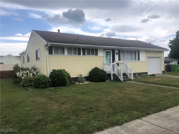 537 Wilcoxen St, Uhrichsville, OH 44683