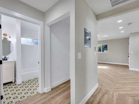 4th image of 1223 N Avenue 45